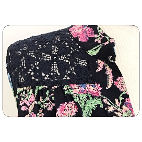 ‼️SALE Chic Floral Lace Tunic Sleeveless Top SM - Picture 7 of 7